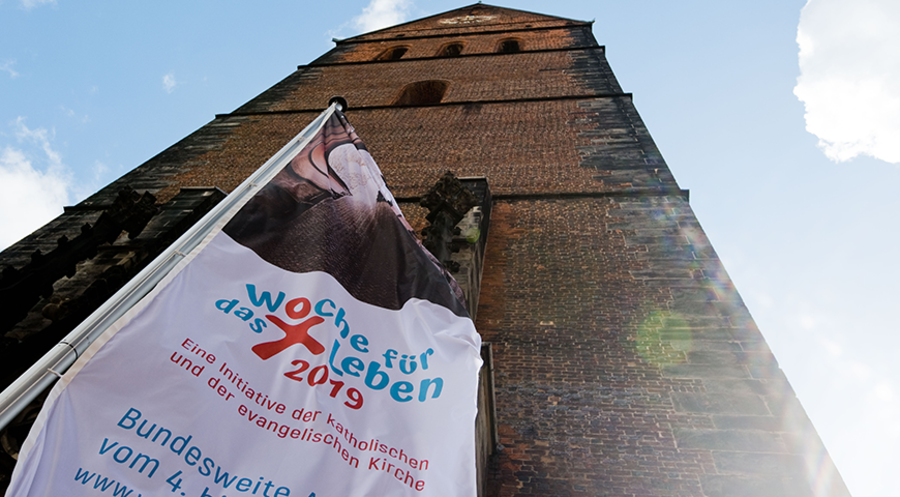 Die "Woche für das Leben" wird seit 1991 begangen. Der Impuls dazu ging von der römisch-katholischen Kirche aus. Seit 1994 ist auch die EKD beteiligt. Foto: Picture Alliance/Julian Stratenschulte