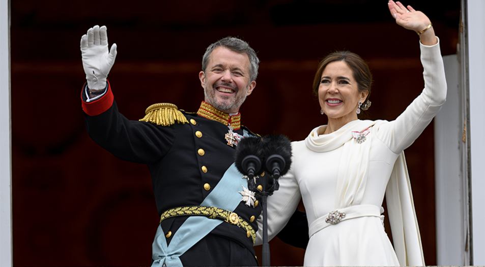 Gibt an, gerne in die Kirche zu gehen: Der dänische König Frederik X. mit seiner Ehefrau, Königin Mary. Foto: picture alliance/Cover Images 