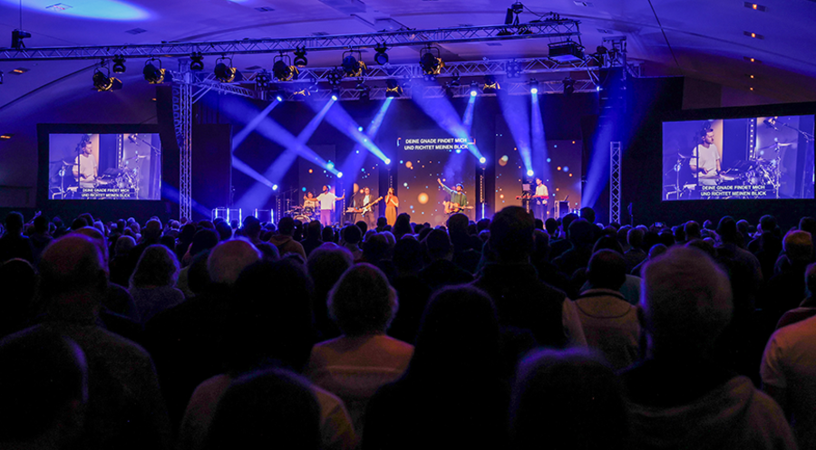 Rund 3.000 Teilnehmer fanden sich zur Eröffnung des SPRING-Festivals ein. Foto: Kurt Gruhlke