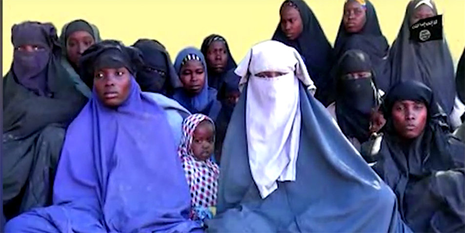 Der Onlineplattform SaharaTV wurde das Videomaterial von Boko Haram zugespielt. Screenshot: YouTube/SaharaTV