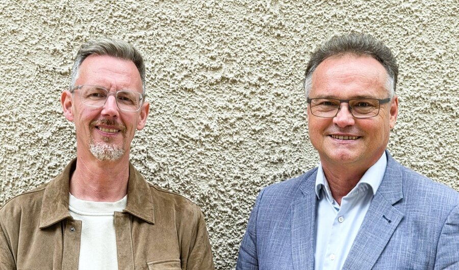 Pfarrer Stephan Zeipelt (links) folgt auf Ingo Neserke als Leiter des oikos-Instituts der westfälischen Landeskirche.