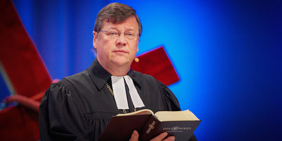 Als „Bischof des Jahres“ wurde der Bischof im Sprengel Mecklenburg und Pommern der Evangelisch-Lutherischen Kirche in Norddeutschland, Hans-Jürgen Abromeit, benannt. Foto: idea/kwerk.eu