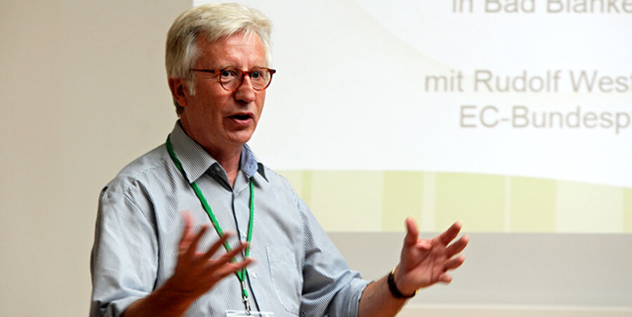 Rudolf Westerheide war 14 Jahre lang Bundespfarrer des pietistisch geprägten Verbandes. Das Bild zeigt ihn bei einem Vortrag auf der Allianzkonferenz 2017. Foto: DEA