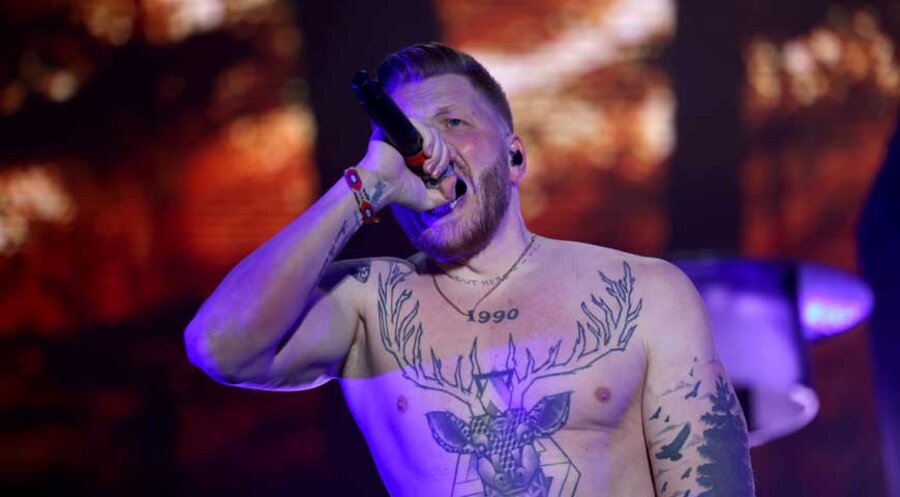 Der Rapper „Finch“ auf der Bühne. Foto: IMAGO/xcitepress