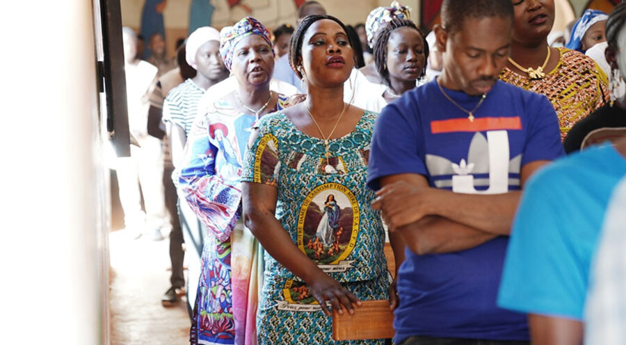 Gläubige in Burkina Faso bei einem Gottesdienst. Foto: Kirche in Not