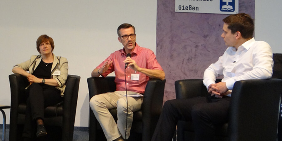 Die Mehrheit der weltweit rund 1,7 Milliarden Muslime sei nicht an einem politischen Islam interessiert, so die Islamwissenschaftlerin Prof. Christine Schirrmacher (links). Foto: idea/ Klaus Rösler