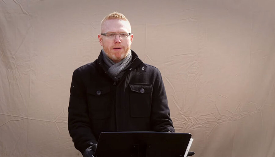 Der Pastor der Gemeinde, James Coates, bei seiner Predigt am letzten Sonntag an einem geheimen Ort. Foto: Youtube/Grace Life Church of Edmonton