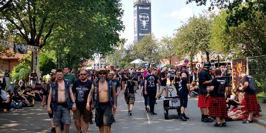 Die Christen verteilten unter den 75.000 Besuchern Bibeln, sprachen mit ihnen über den christlichen Glauben und beteten mit ihnen. Foto: Stuart Hodgson