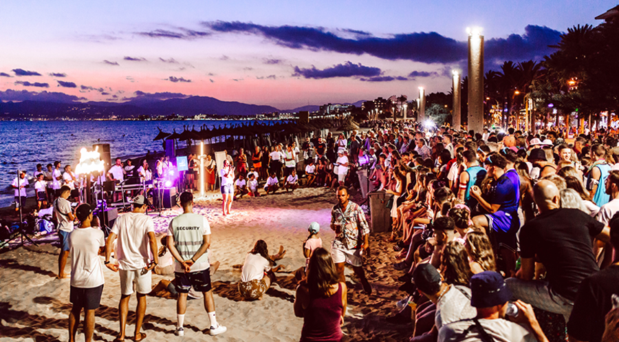 Gottesdienst am Strand: Bislang haben über 3.000 Menschen im Rahmen der Aktion von Jesus gehört