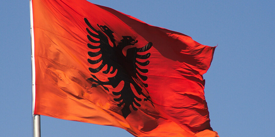 Bei den Unruhen in der albanischen Hauptstadt Tirana sind Polizisten und Behörden wiederholt mit Knallkörpern und Molotowcocktails angegriffen worden. Foto: pixabay.com