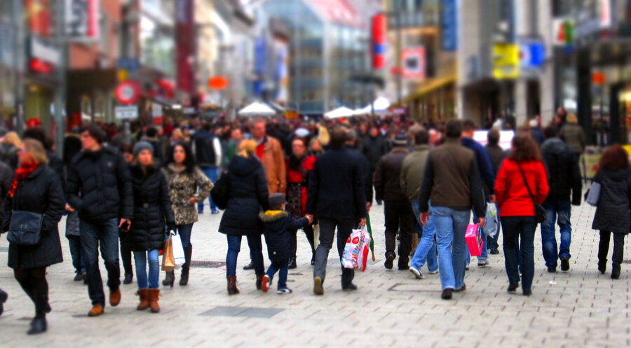 Die Einkaufsstraßen sind vor Weihnachten besonders voller Menschen. Foto: pixabay.com