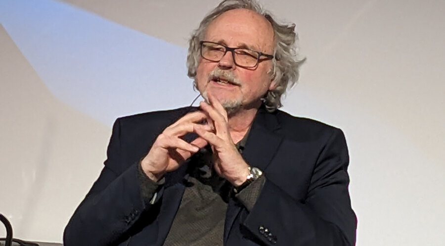 Der Professor für Menschenrechte und Menschenrechtspolitik an der Universität Erlangen-Nürnberg, Heiner Bielefeldt, bei seinem Vortrag an der FTH Gießen. Foto: IDEA/Christian Starke