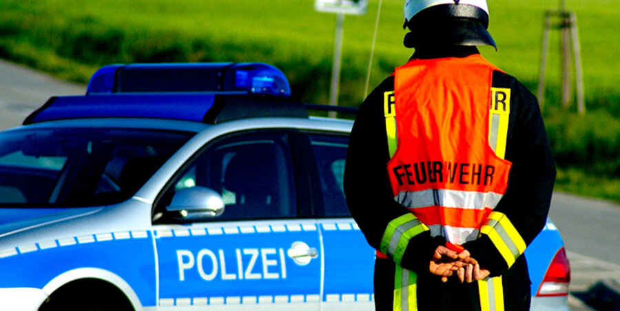 Der Polizei zufolge wurde das Auto nahezu vollständig zerstört. Symbolbild: pixabay.com