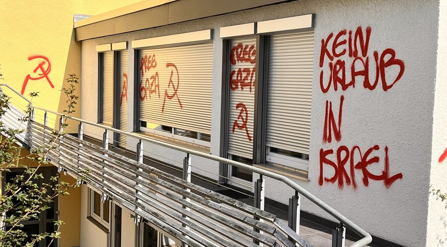Antisemitische Schmierereien an dem Gebäude des Christlichen Zentrums Reutlingen. Foto: Harald Scherer