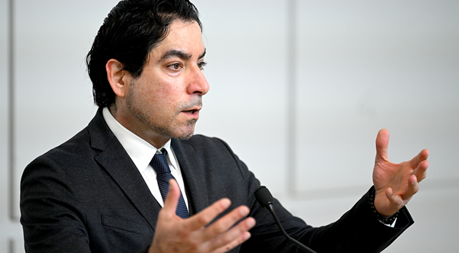 Durch faire Kritik „Rechtspopulisten und Islamhassern der Wind aus den Segeln nehmen“: Mouhanad Khorchide, Professor für islamische Religionspädagogik. Foto: picture alliance/ROLAND SCHLAGER/APA/picturedesk.com