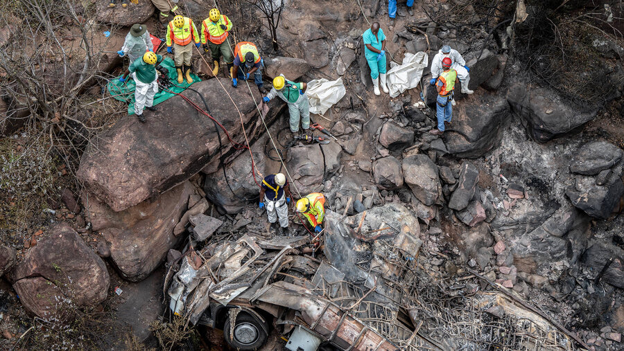 Rettungskräfte an der Unglücksstelle. Foto: IMAGO/Xinhua
