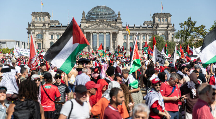 Tausende zogen unter dem Motto „United4Gaza“ am 21. Juni durch das Berliner Regierungsviertel. Foto: picture alliance / Sipa USA | PRESSCOV