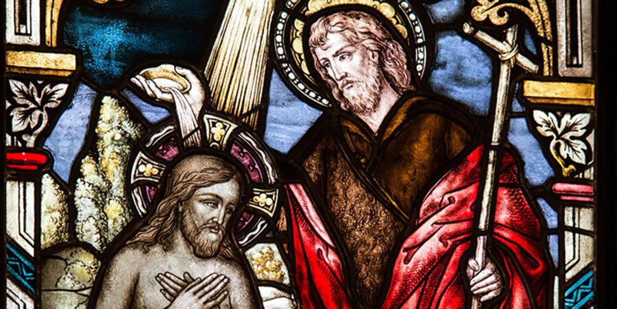 Die Taufe Jesu wurde auch in Kirchenfenstern dargestellt. Symbolfoto: pixabay.com