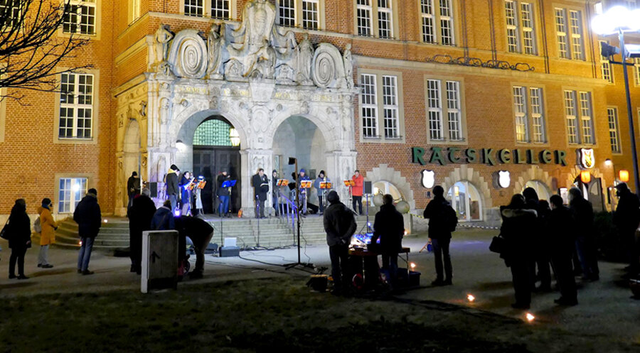 Ein Open-Air-Gottesdienst der Gebetswoche in Berlin. Foto: Swen Schönheit