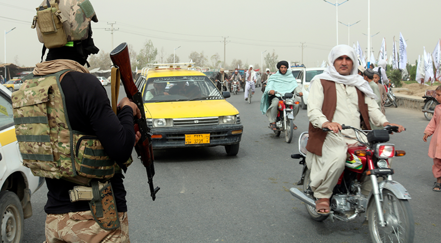 Kabul: Taliban-Kämpfer prägen das Stadtbild. Foto: picture alliance/ASSOCIATED PRESS/Abdul Khaliq