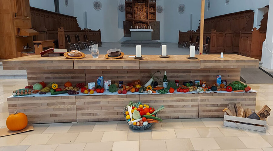 Vor dem Diebstahl: Der Erntedank-Altar in der St. Mang-Kirche Kempten. Quelle: Mike Uhlig