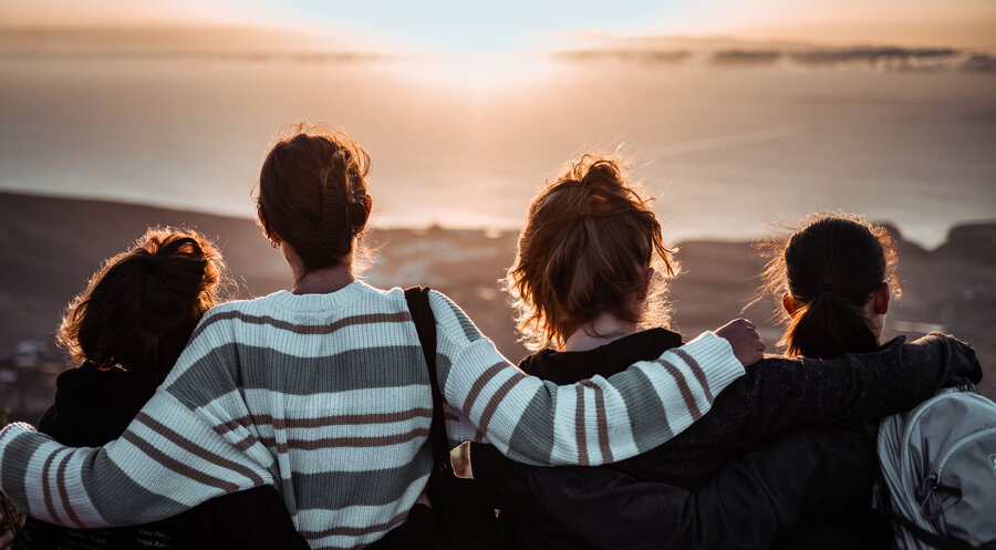 Freundschaften schließen: Auch das gehört zur Jungerschaftsschule Cambio. Foto: iStock; Susen Bolz