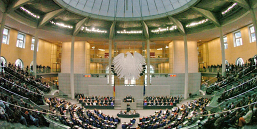 Für das Mandat zum Kriegseinsatz votierten 445 Bundestagsbgeordnete, dagegen 146. Foto: Achim Lichtblick
