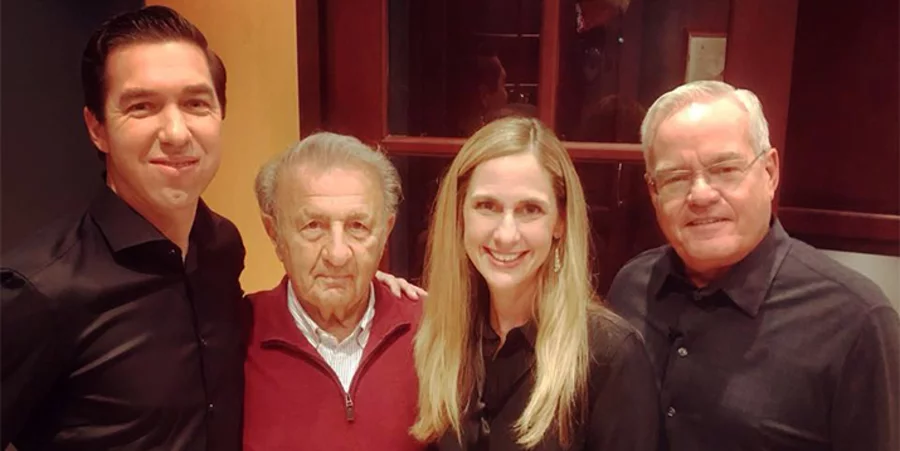 Gilbert Bilzekian (2.v.l.) beim Leitungswechsel von Bill Hybels (r.) an seine Nachfolger Steve Carter (l.) und Heather Larson (2.v.r.). Foto: Willow Creek