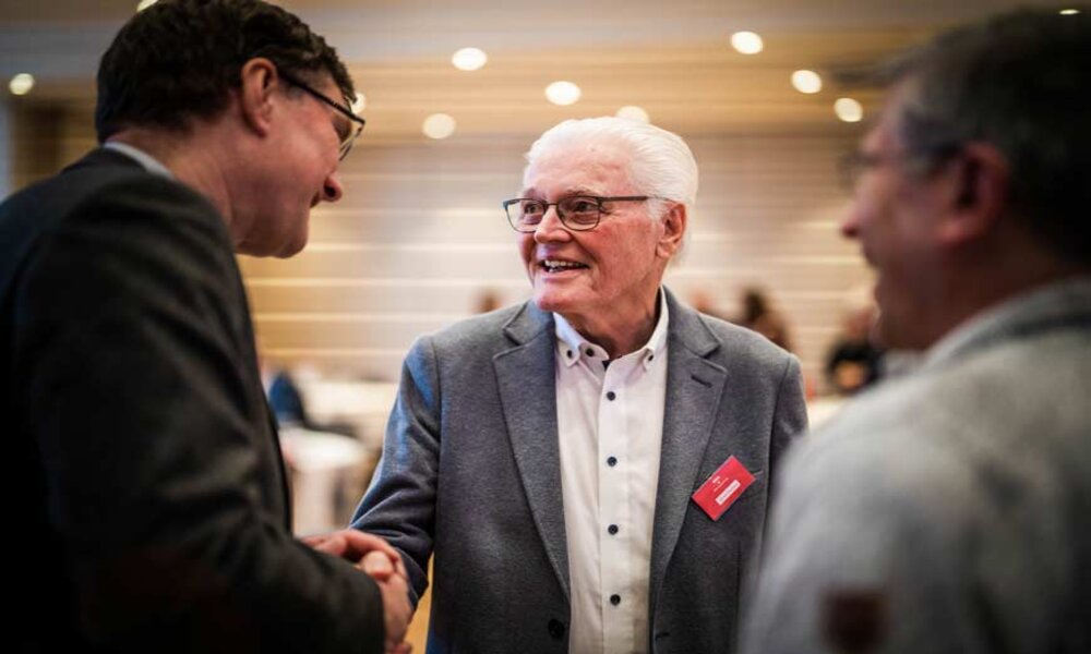 Ein gefragter Gesprächspartner: Ulrich Parzany (Mitte). Foto: IDEA/Matthias Schmitt