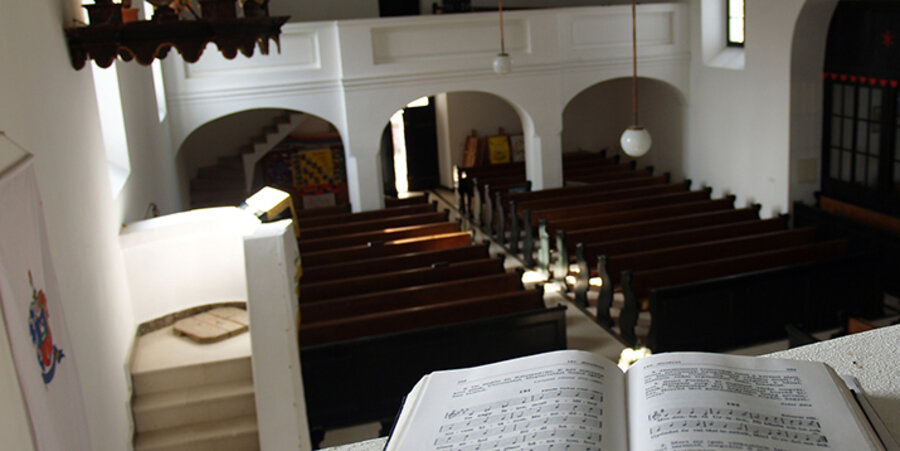 Viele Pastoren steigen nicht mehr auf die Kanzel, um mit der Gemeinde „auf Augenhöhe” zu sein. Foto: pixbay.com