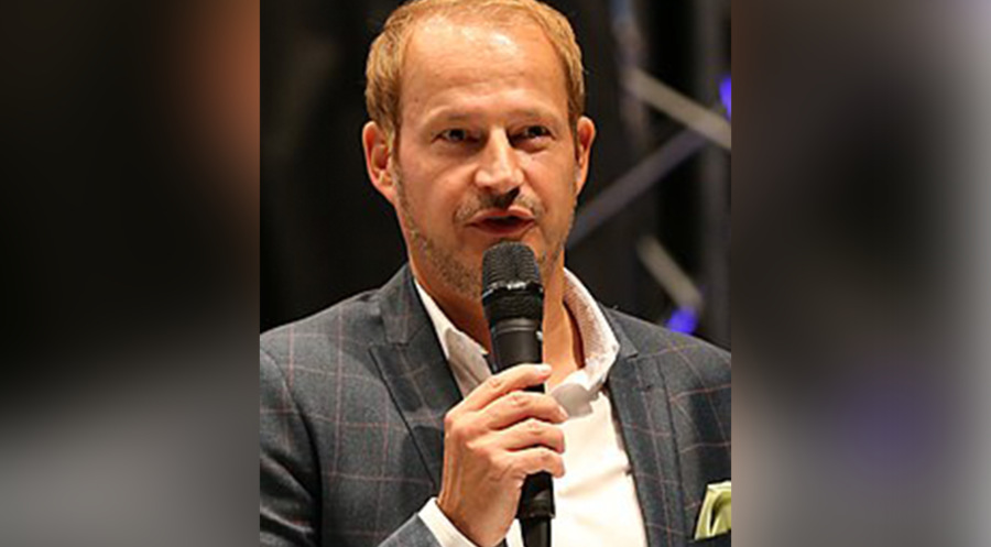 „Mitarbeitern Vertrauen schenken“: Der TV-Moderator Tim Niedernolte. Foto: Wikipedia