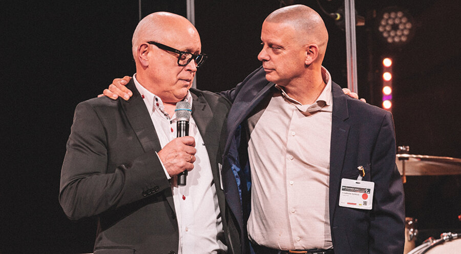 v. l.: Pastor Johannes Justus und sein Nachfolger im Präsesamt, Pastor Friedhelm Holthuis. Foto: BFP