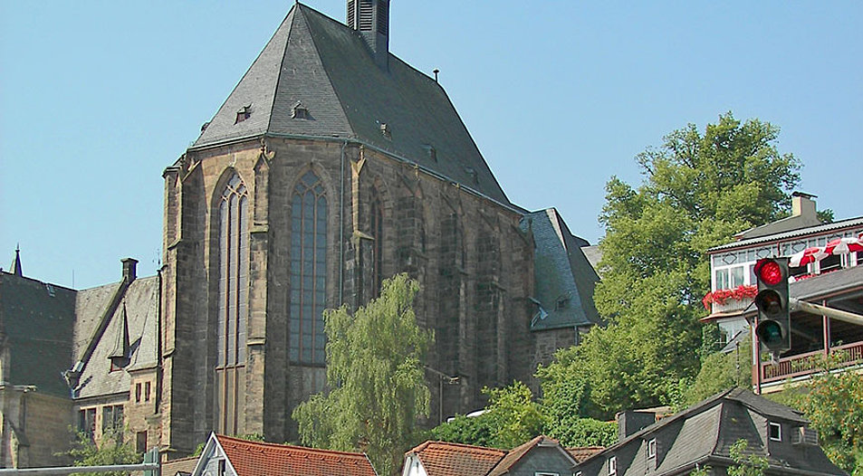 Die Evangelische Universitätskirche in Marburg. Foto: Wikipedia/ Nikanos