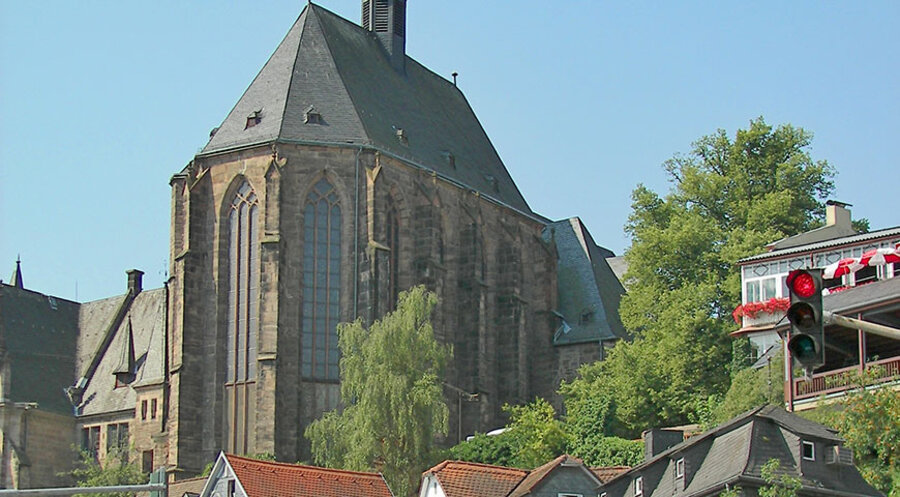 Die Evangelische Universitätskirche in Marburg. Foto: Wikipedia/ Nikanos