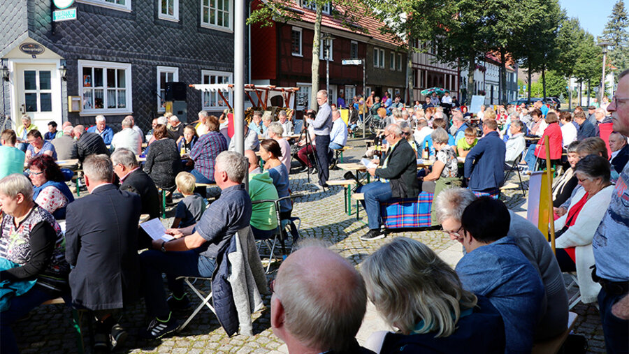 330 Teilnehmer waren beim Kneipengottesdienst dabei. Foto: Jürgen Hartmann
