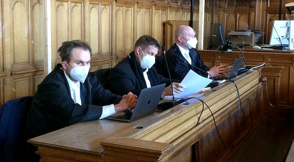 Pastor Olaf Latzel (Mitte) vor Gericht am 9. Mai. Foto: IDEA/David Wengenroth