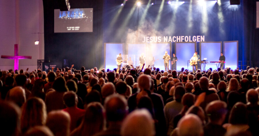 „Life on Stage“ kombiniert Kunst, Erlebnisbericht und Predigt mit der Möglichkeit zum Gespräch. Foto: Thomas Mencke