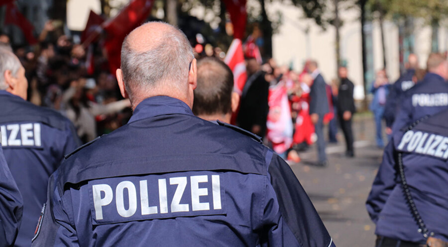 Der Marsch wurde von einem starken Polizeiaufgebot gesichert. Symbolbild: pixabay.com