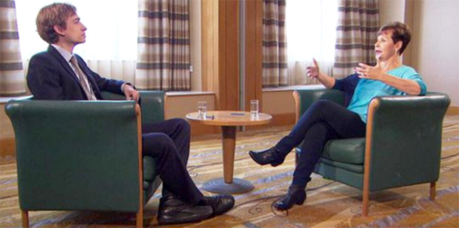 v.l.: Der Geschäftsführer von Bibel TV, Matthias Brender, im Gespräch mit Joyce Meyer. Screenshot: Bibel TV