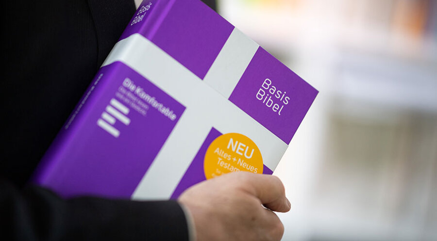 „Absatzzahlen der BasisBibel zeigen, dass diese Übersetzung sich weiter etabliert.“ Foto: picture alliance/dpa/Sebastian Gollnow