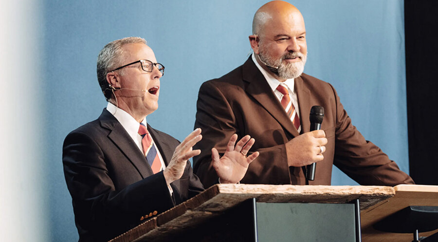 v. l.: US-Pastor Rick Holland und Martin Manten, Vorstand des EBTC. Foto: www.ebtc.org