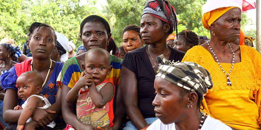 Frauen in Sierra Leone, wo die Praxis der weiblichen Genitalverstümmelung weit verbreitet ist. Foto: Michael Miezal