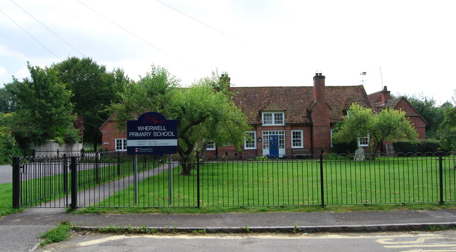 Die Wherwell Primary School im südenglischen Andover. Foto: Wiki Commons