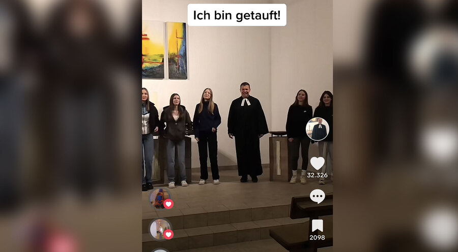 Pfarrer Stefan Bürger mit den Konfirmanden. Screenshot: privat