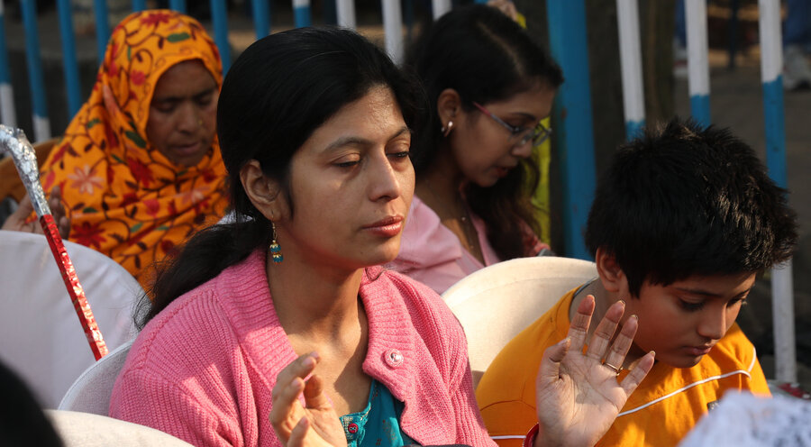 Evangelische Christen in Indien beim Gebet. Foto: picture alliance / NurPhoto | Rupak De Chowdhuri