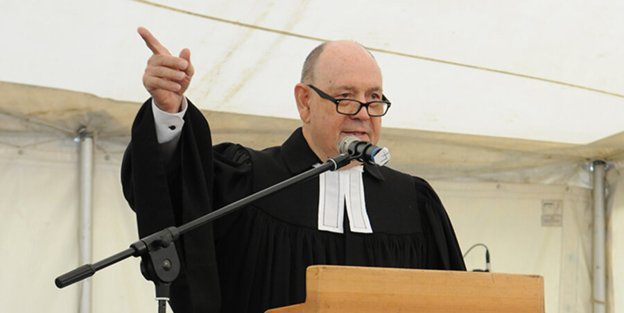 Der ehemalige Ratsvorsitzende der Evangelischen Kirche in Deutschland, Nikolaus Schneider. Foto: Robert van Beek