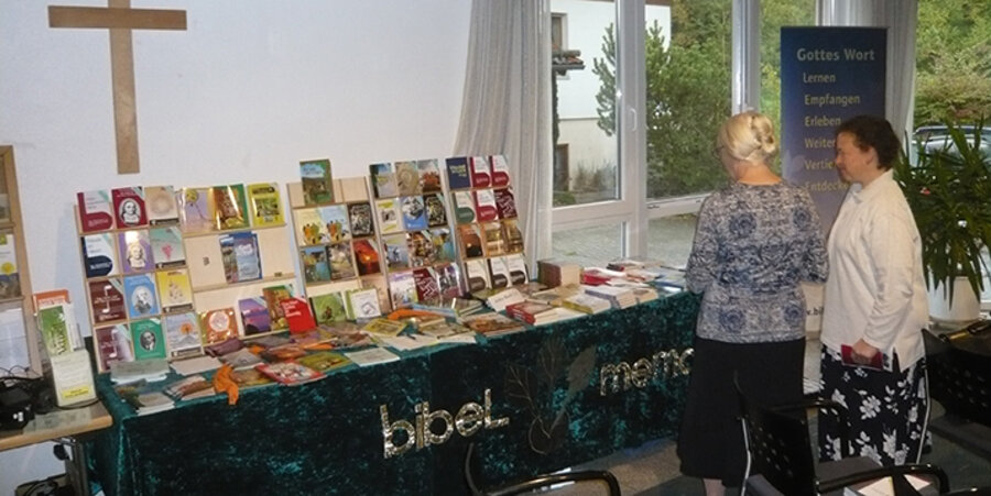 Das evangelikale Missionswerk Bibel-Memory bietet derzeit etwa 65 Kurse an, um Bibeltexte auswendig zu lernen. Foto: Frank Woerlen