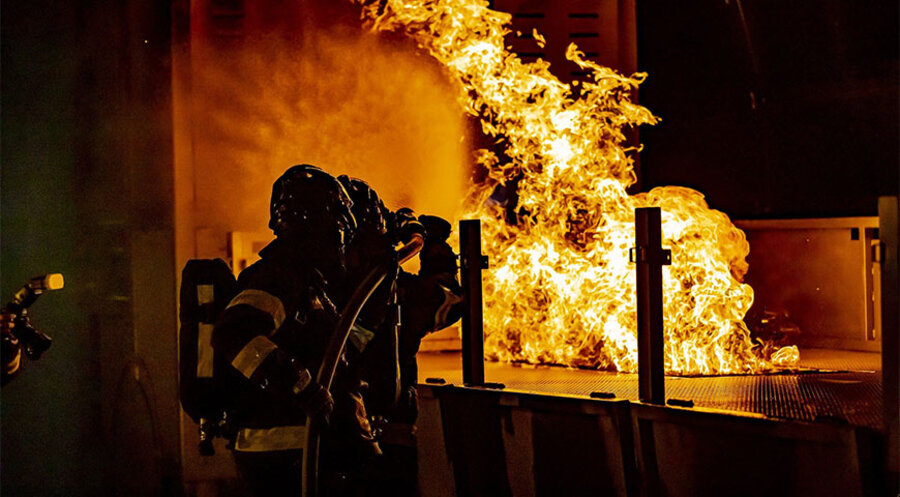 Am 23. Oktober gab es einen Großbrand in einen Mehrfamilienhaus in Reisbach. Symboldbild: pixabay.com