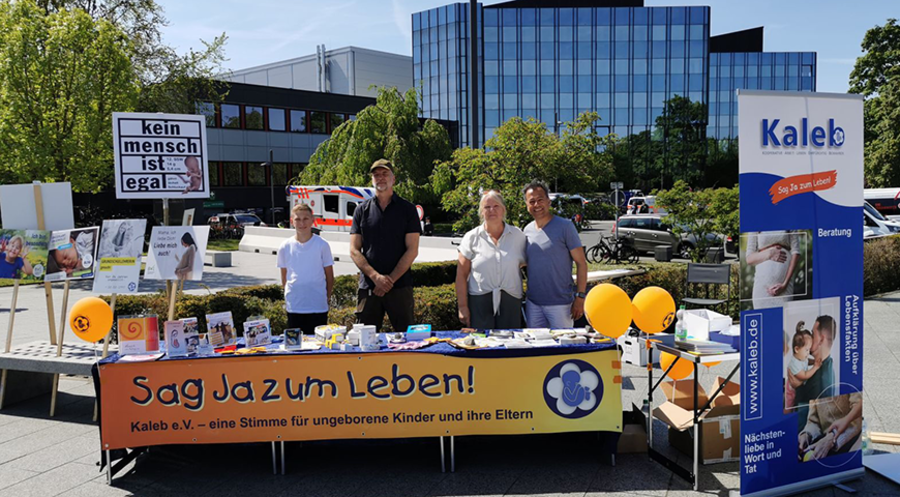 Vereint im Protest gegen den Ausschluss: Die Lebensrechtsorganisationen KALEB, „Aktion Lebensrecht für Alle“ und der Bundesverband Lebensrecht. Foto: KALEB e. V.