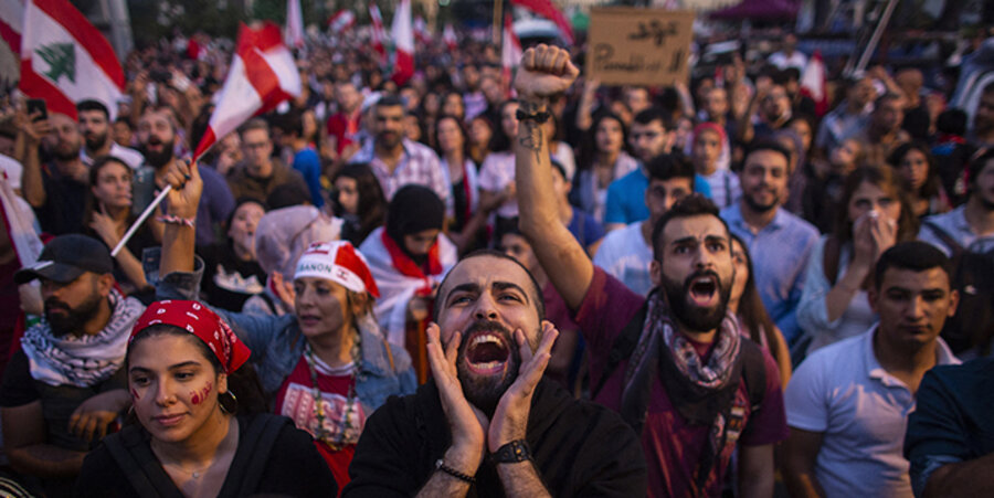 Seit Mitte Oktober demonstrieren im Libanon Tausende Bürger auf den Straßen. Foto: picture-alliance/abaca